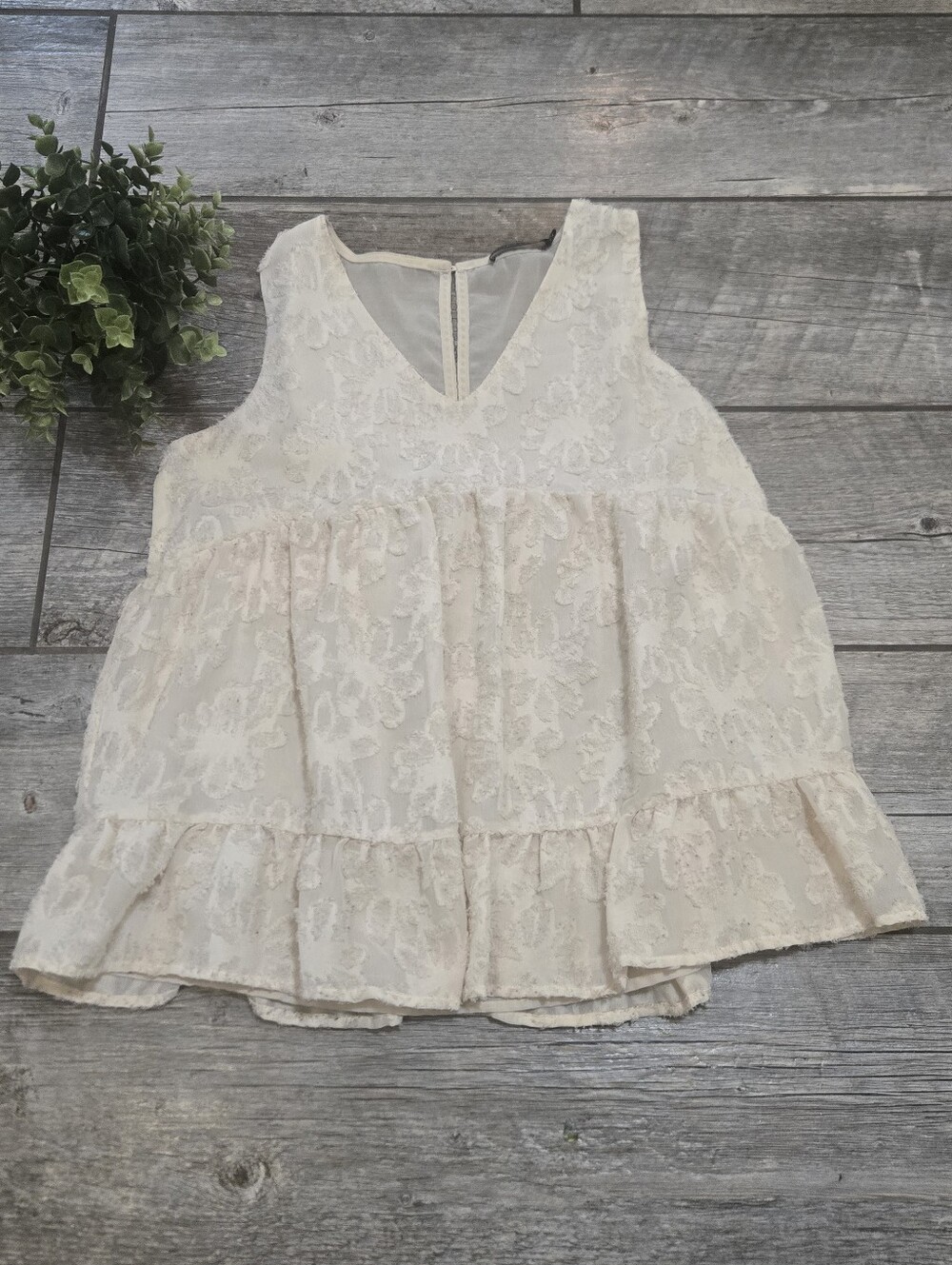 Doe & Rae Cream Textured Sleeveless Romantic Coquette BabyDoll Top, M